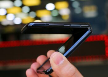 Tech Giants Envision Future Beyond Smartphones