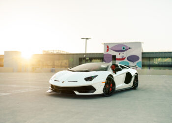 From Beverly Hills to Malibu: The Best Routes to Drive When You Rent a Lamborghini Aventador in Los Angeles